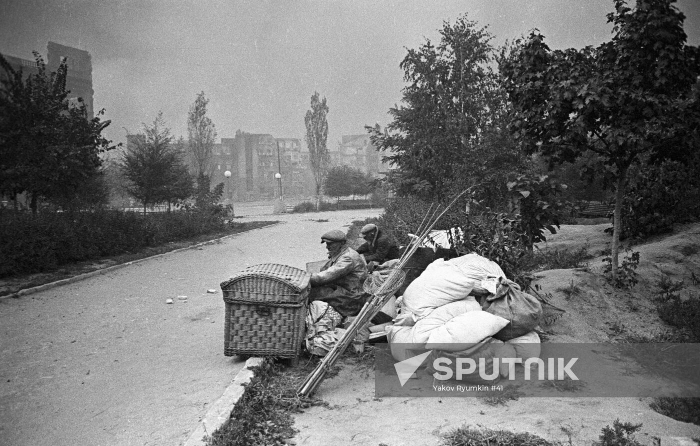 STALINGRAD PEOPLE BELONGINGS