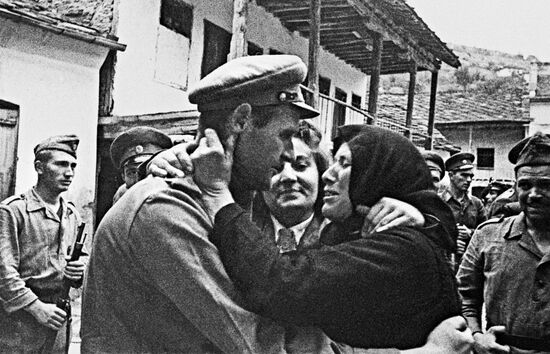 WOMAN SOVIET OFFICER