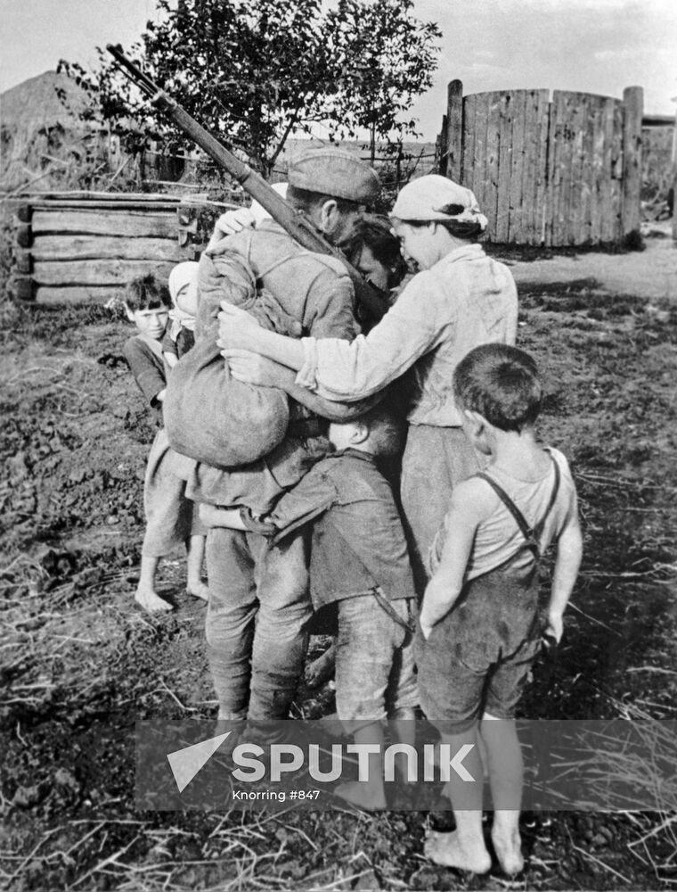 WWII SOLDIER FAMILY RETURN
