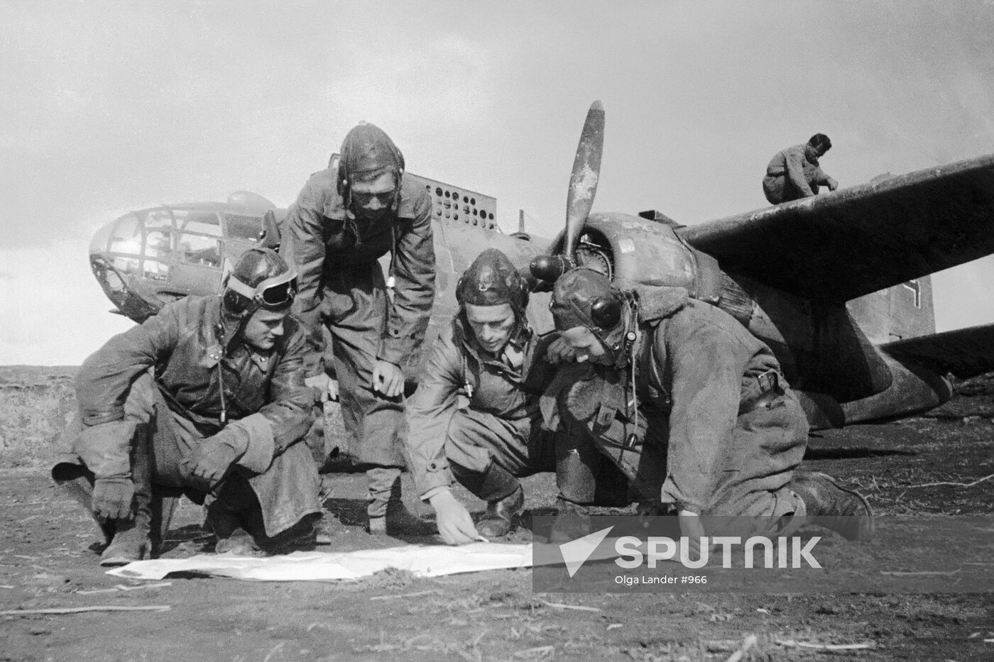 PLANE CREW COMBAT TASK