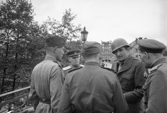 WWII DEMARCATION LINE TALKS