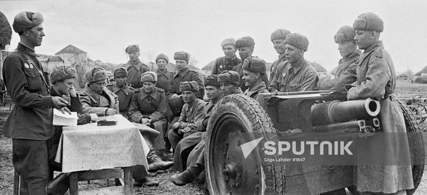 WWII ARTILLERYMEN PARTY MEETING
