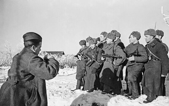 WWII SOLDIERS PHOTO