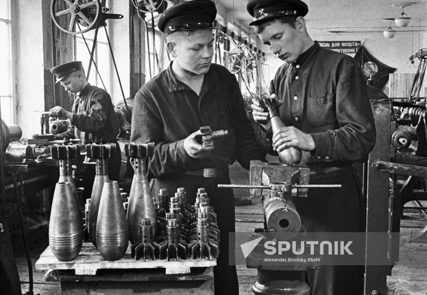 WWII STUDENTS WORKSHOP SHELLS 