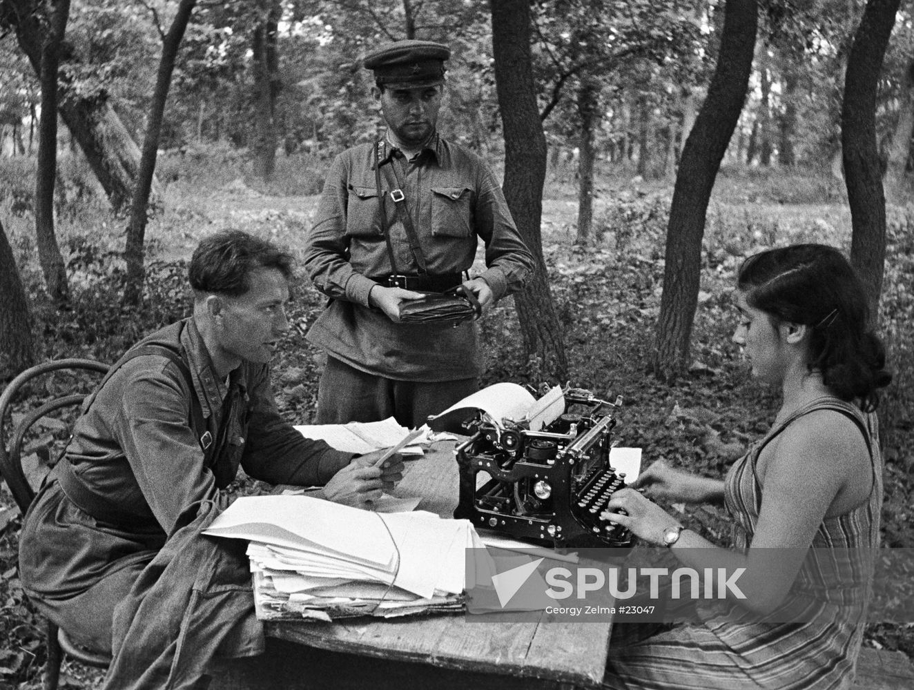 WWII CORRESPONDENTS TYPESETTER WOODS