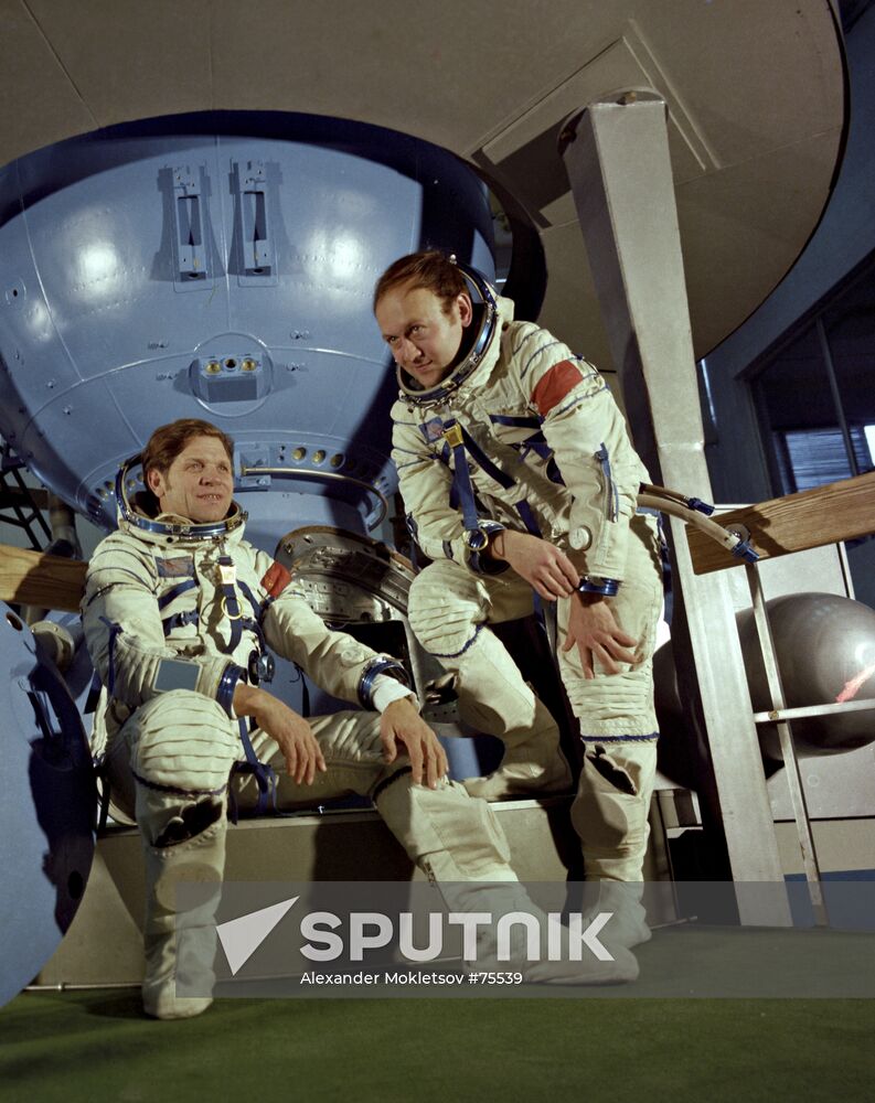COSMONAUTS GUBAREV REMEK