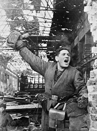 A soldier in Stalingrad battle