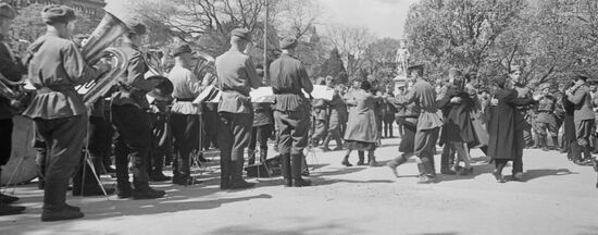 Soviet soldiers in liberated from Nazis Vienna
