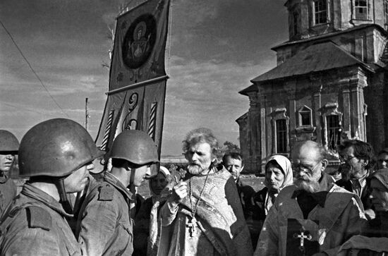 Civilians welcoming soldiers after The Battle of Kursk