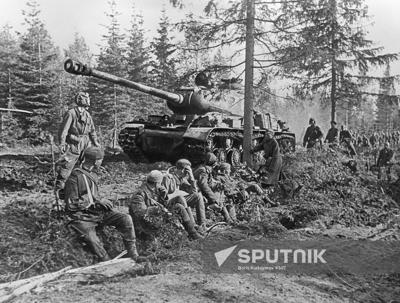 WWII TANK SOLDIERS FOREST
