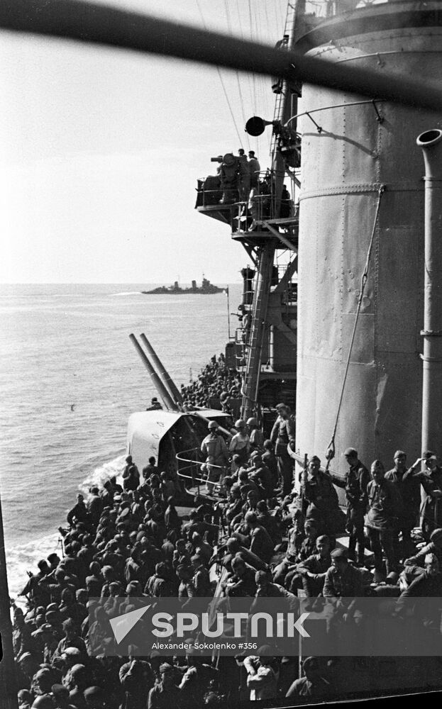 WWII MARINES CRUISER DECK
