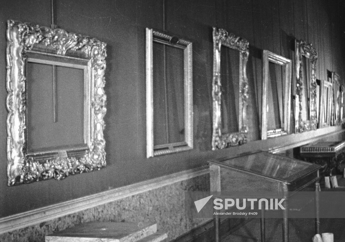 WALL EMPTY FRAMES