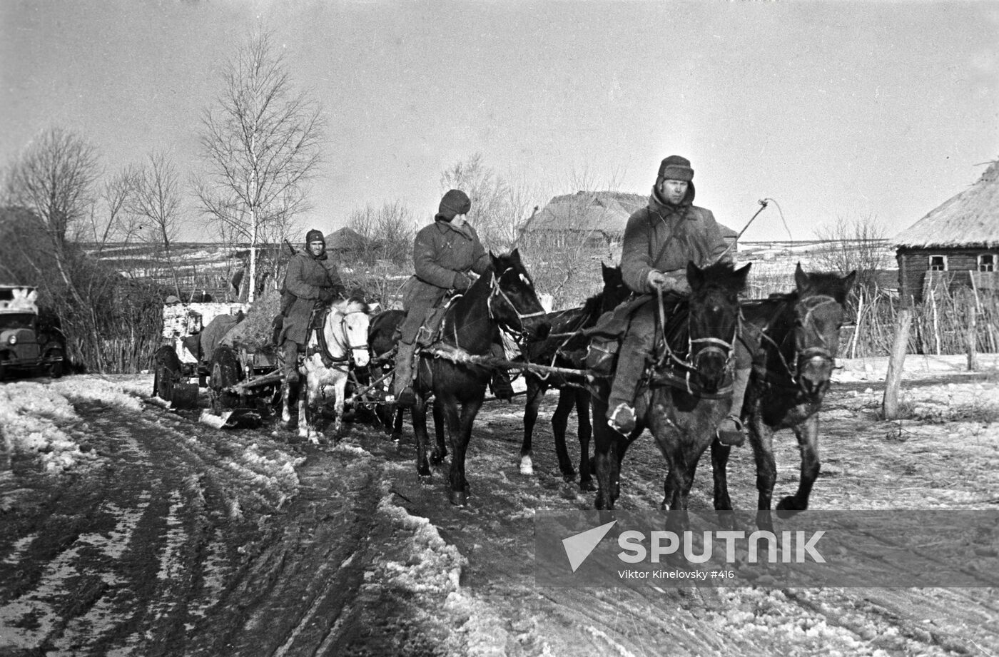 WWII CARAVAN SOLDIERS ROAD VILLAGE
