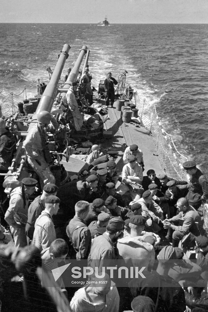 CUTTER SAILORS SEA GUNS