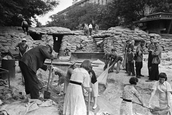 BARRICADES BUILDING ODESSITES