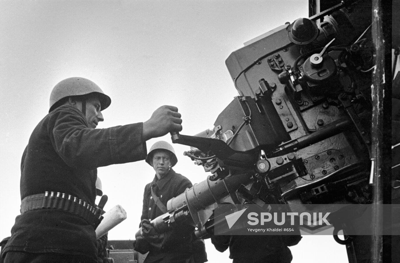 AA GUN CREW