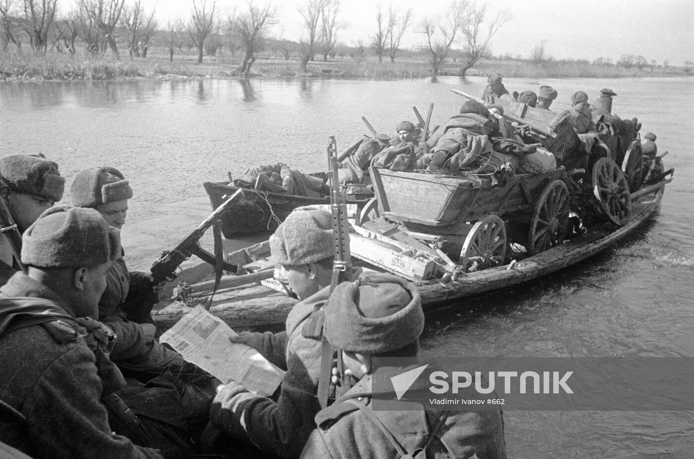 RIVER CROSSING BOATS SOLDIERS