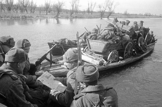 RIVER CROSSING BOATS SOLDIERS