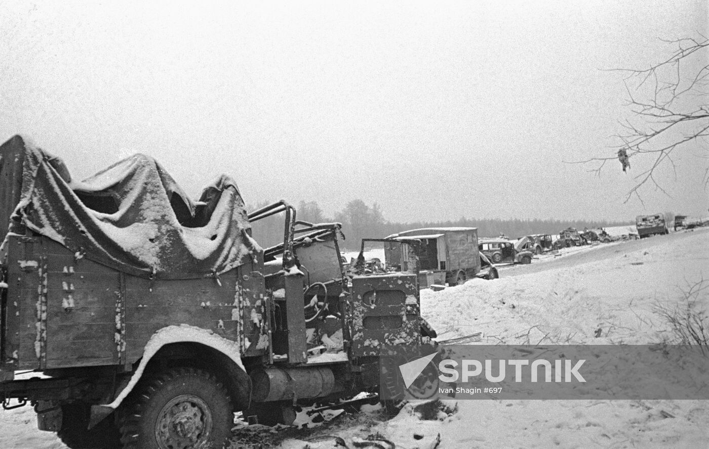 WWII TRUCK VEHICLES COLUMN SNOW