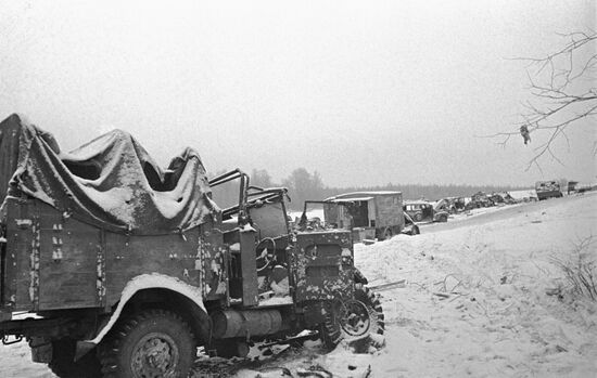 WWII TRUCK VEHICLES COLUMN SNOW
