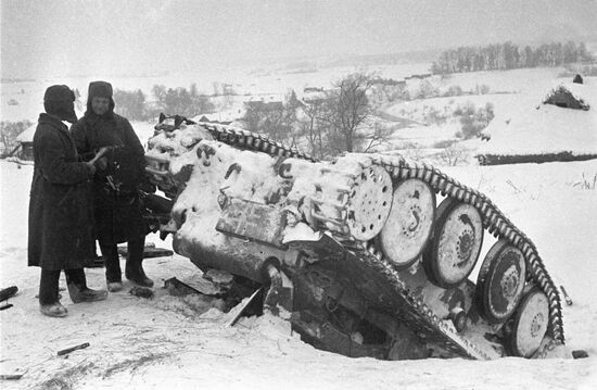 WWII DISABLED TANK DEFENSE MOSCOW