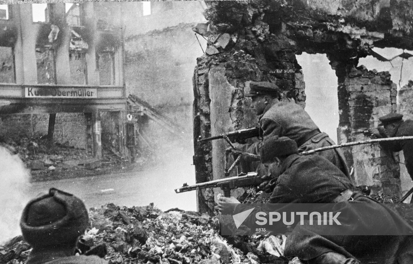 WWII BATTLE RUINS SUBMACHINE-GUN