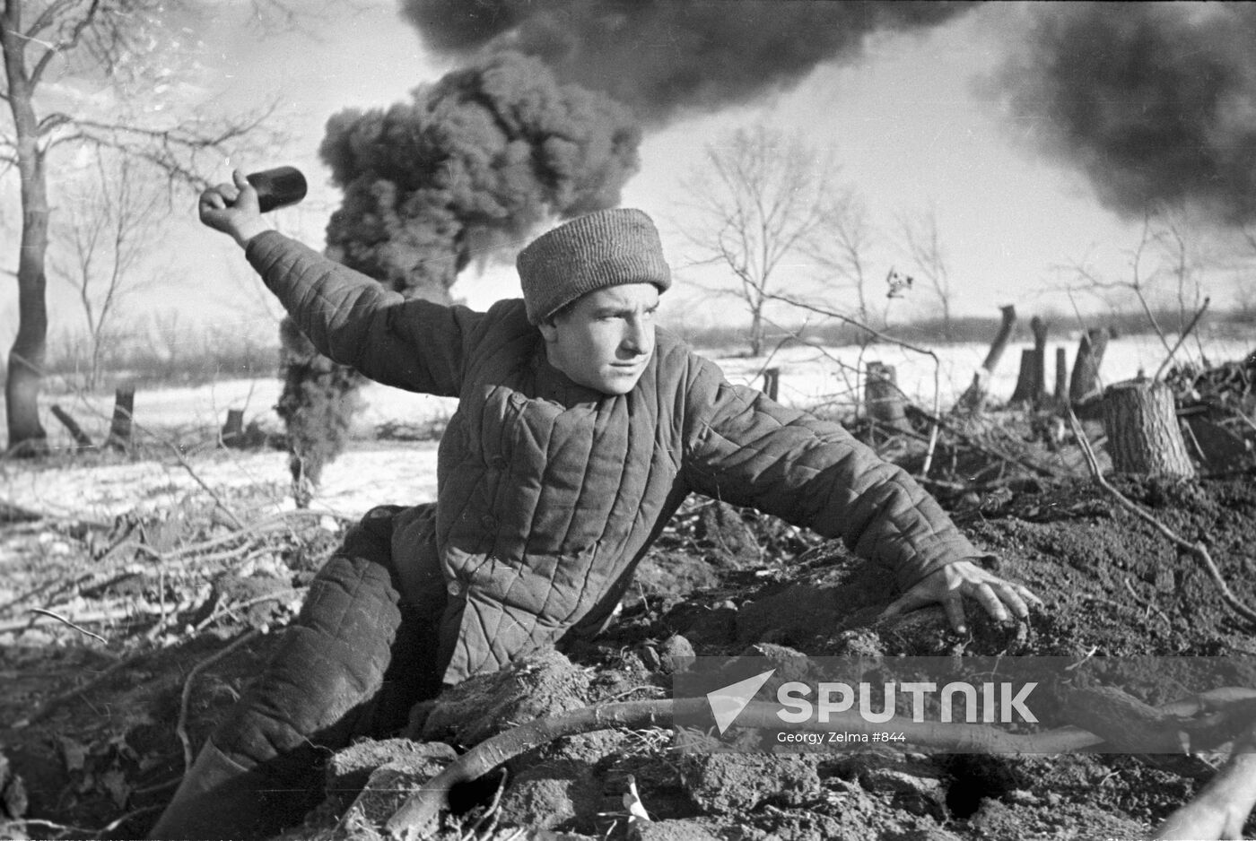 WWII SOLDIER GRENADE