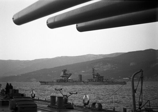 WWII FLEET BATTLESHIP