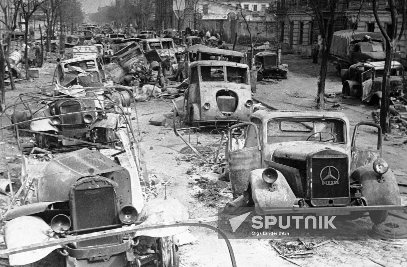 WWII BROKEN NAZI CARS STREET