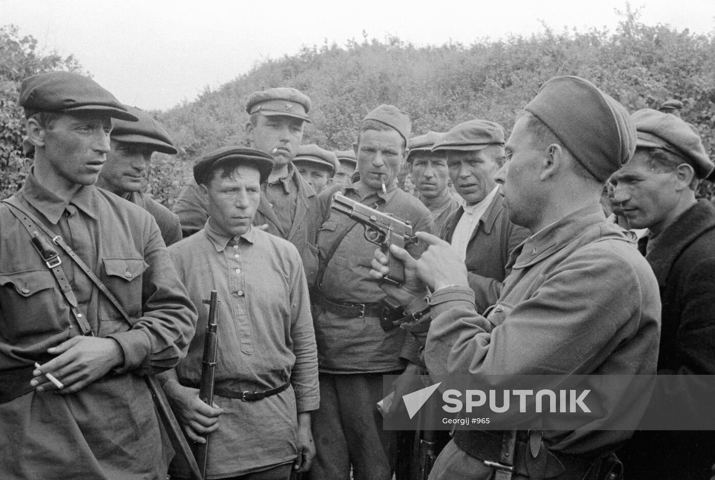 GUERRILLA COMMANDER WEAPONS