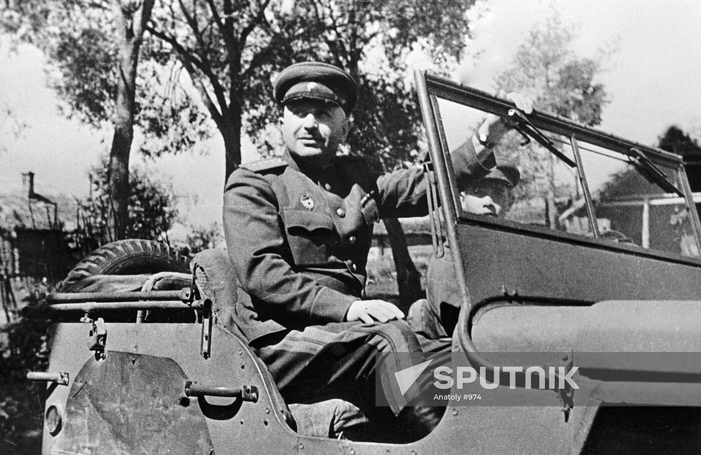 WWII COMMANDER UAZ GENERAL
