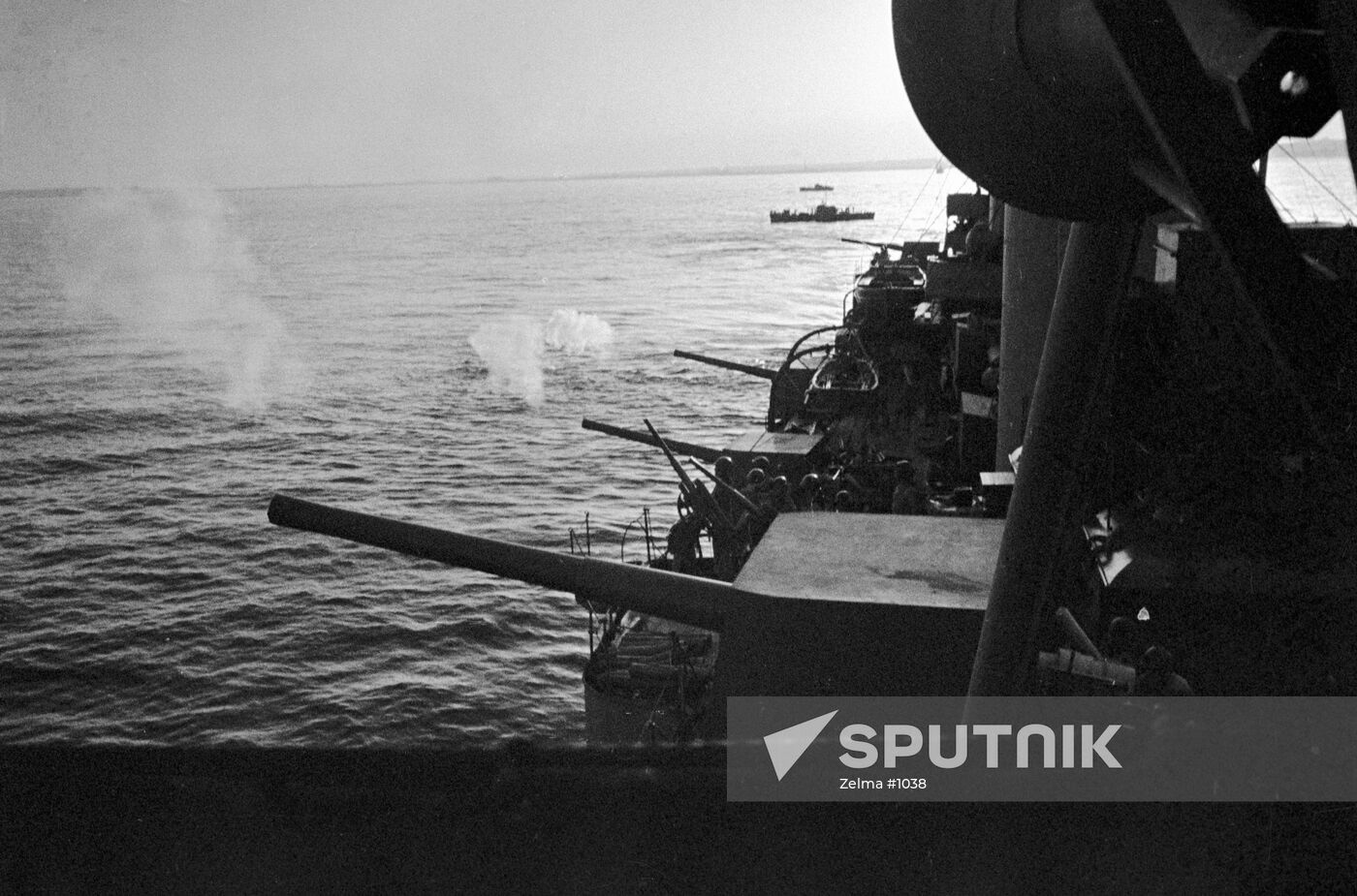 WWII SEA SHIPS DEFENSE