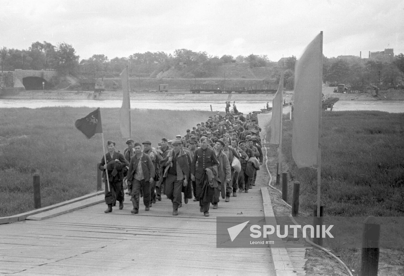 ELBE RETURN SOVIET PEOPLE