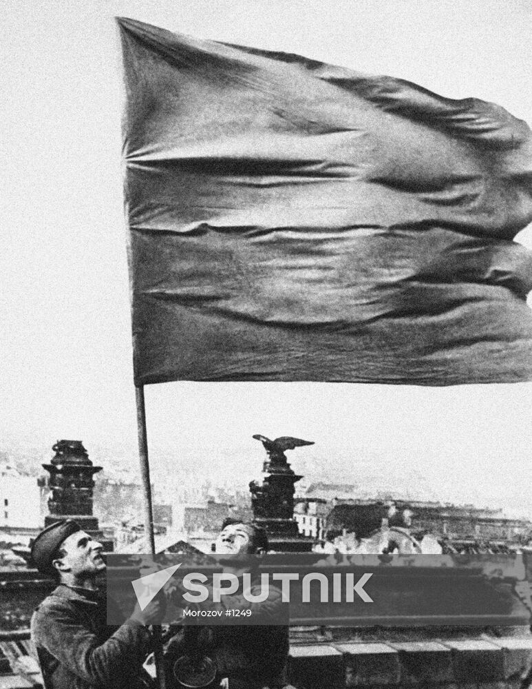 WWII REICHSTAG FLAG