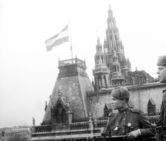 WWII VIENNA CITY HALL