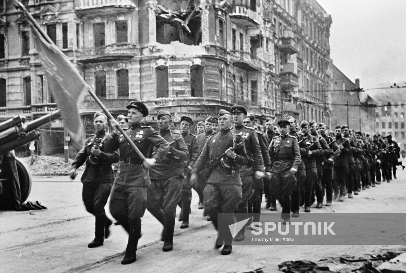 WWII PARADE BERLIN