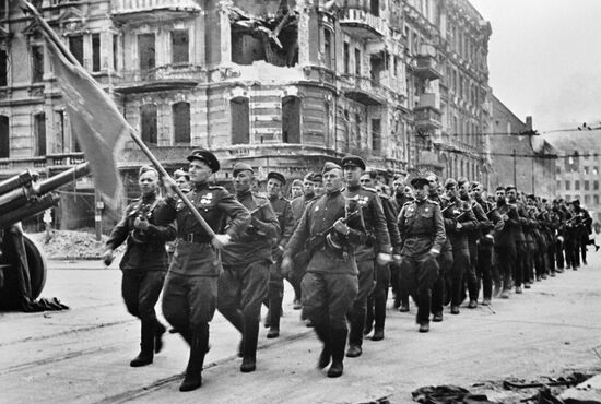 WWII PARADE BERLIN