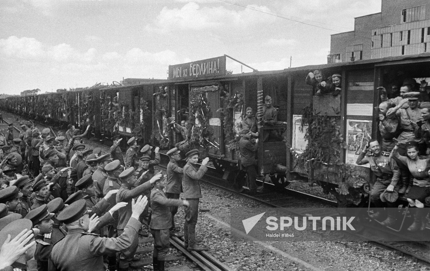 WWII TRAIN HOMECOMING