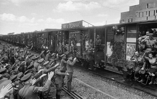 WWII TRAIN HOMECOMING