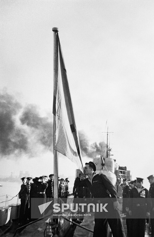 WWII SAILORS FAREWELL SHIP FLAG