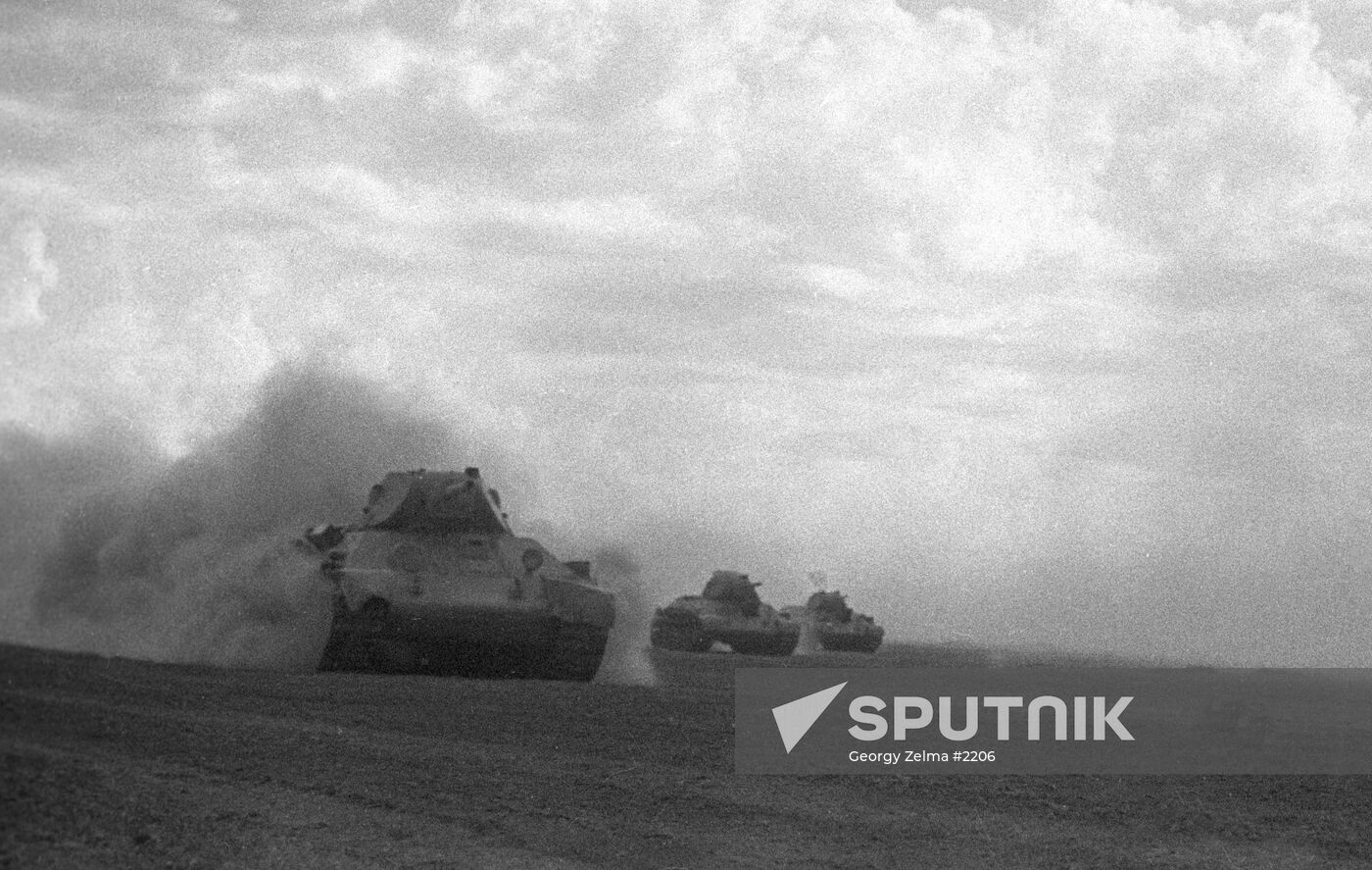 WWII TANK FIELD DUST