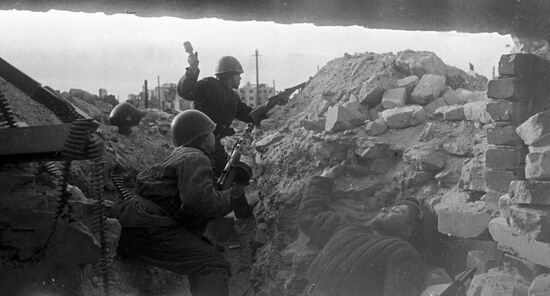 WWII DUG-OUT GRENADE BATTLE