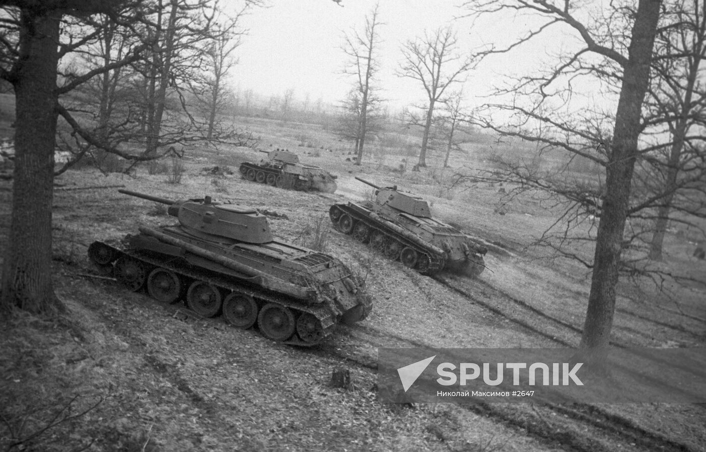 WWII TANKS SLOPE