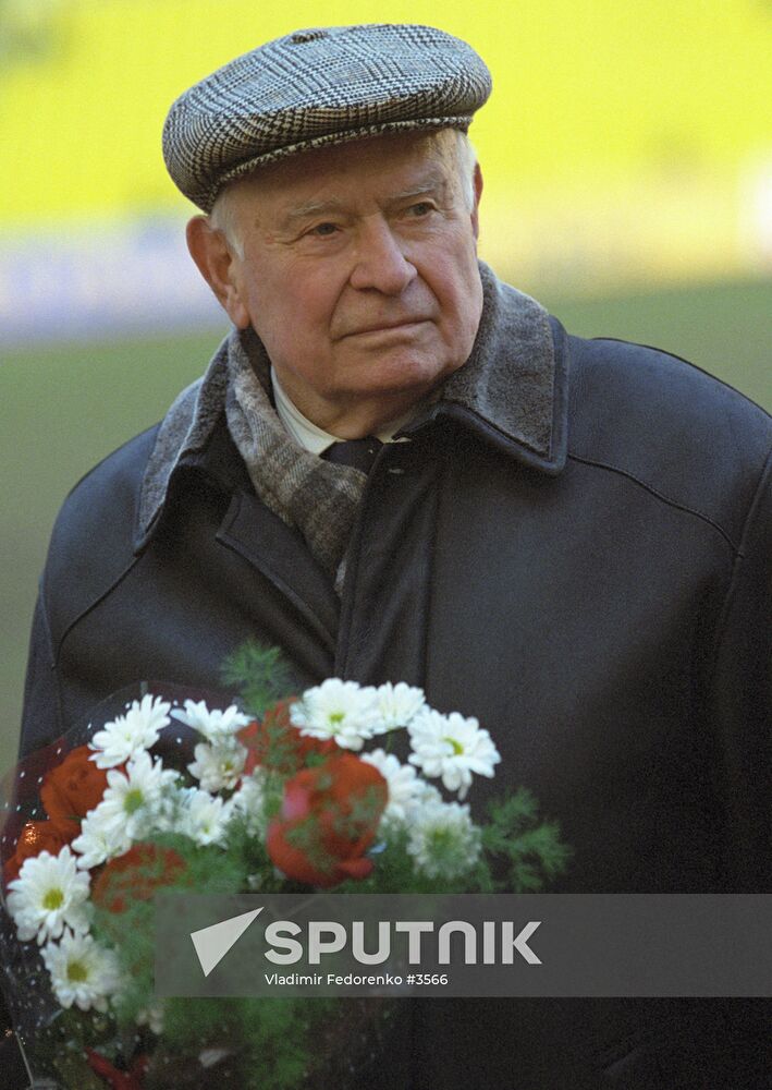 BESKOV COACH DINAMO MOSCOW 