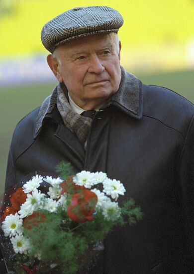 BESKOV COACH DINAMO MOSCOW 