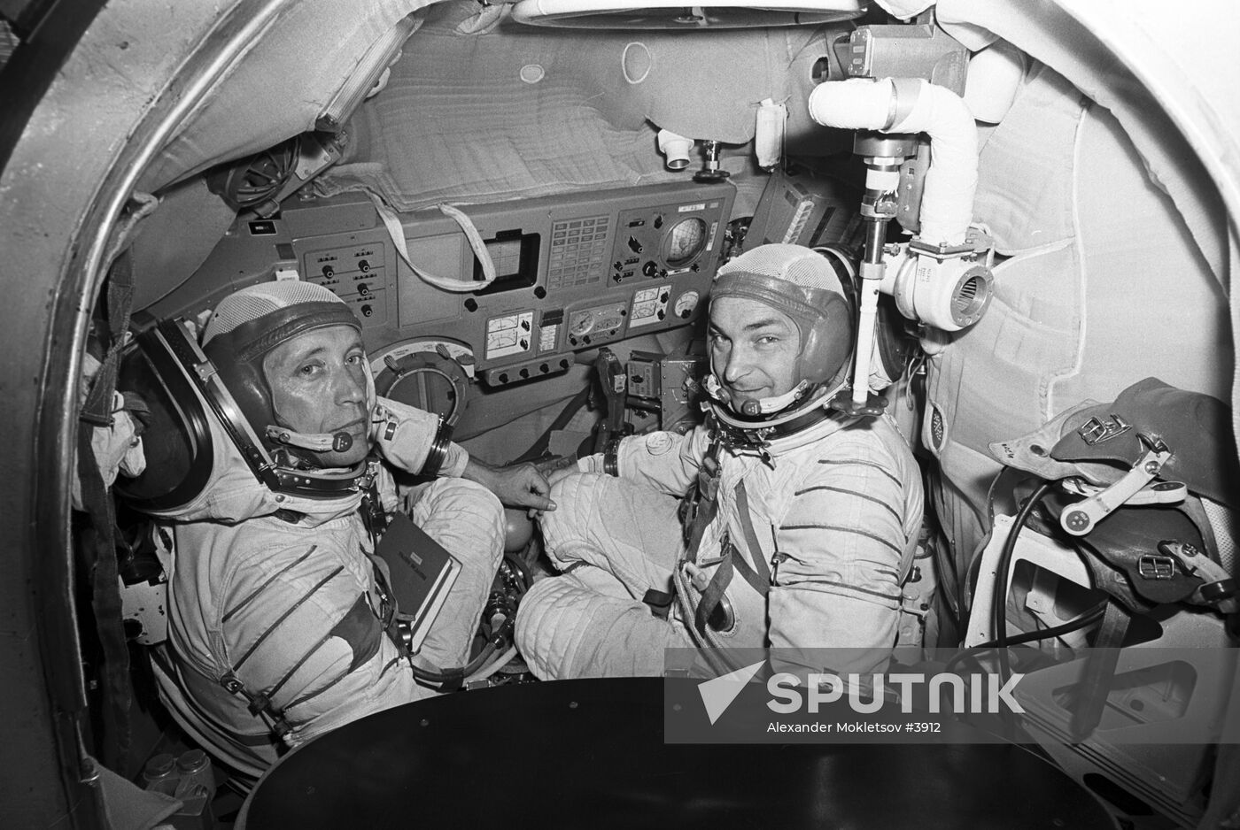 Cosmonauts Bykovsky and Aksyonov