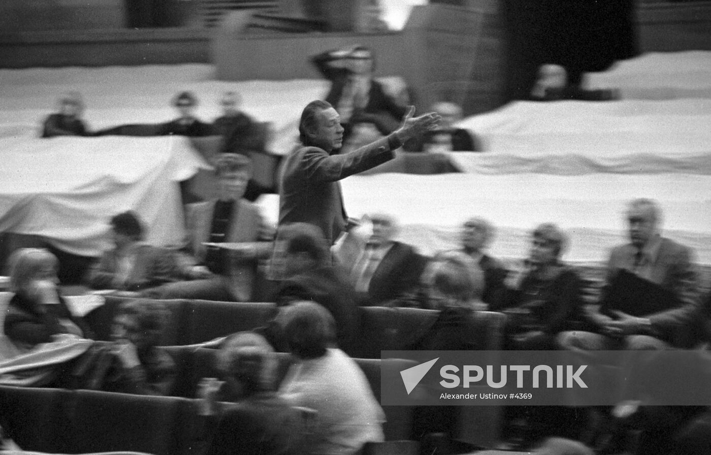 YEFREMOV THEATER REHEARSAL