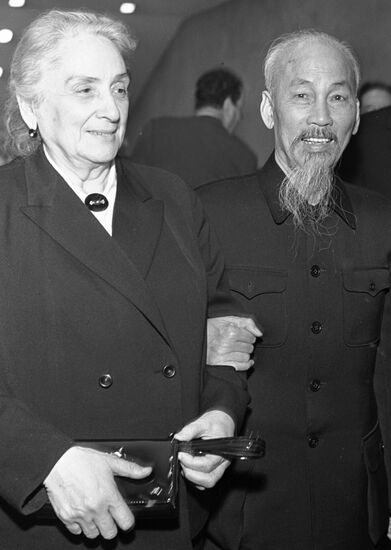 Ibarruri and Ho Chi Minh during the 22nd CPSU Congress