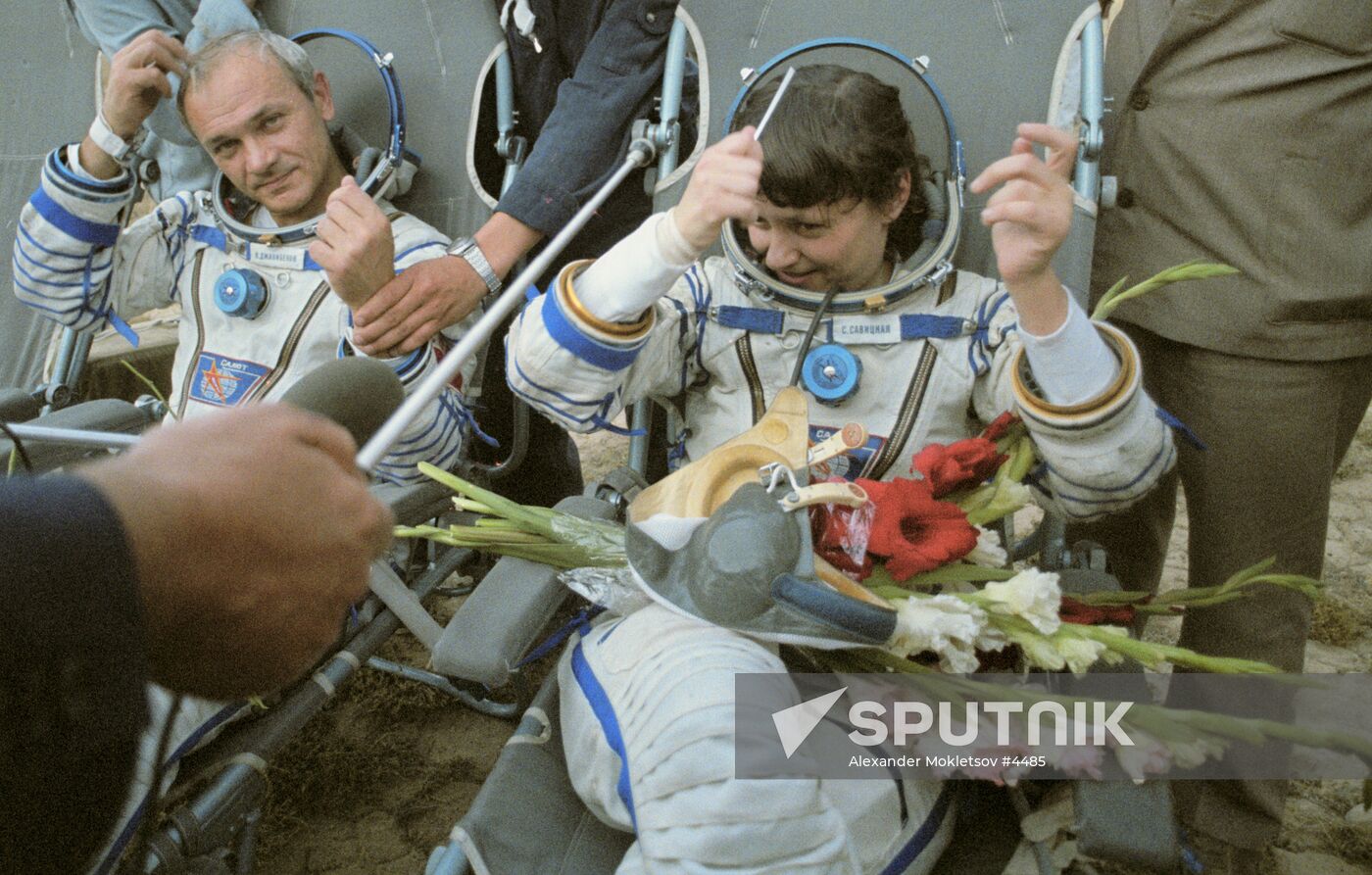 DZHANIBEKOV SAVITSKAYA