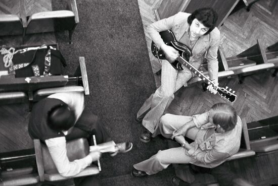 DOBRYNIN GUITAR